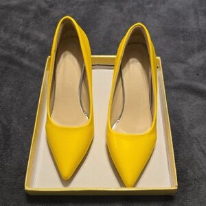 Chic Yellow Pointed Toe Heels